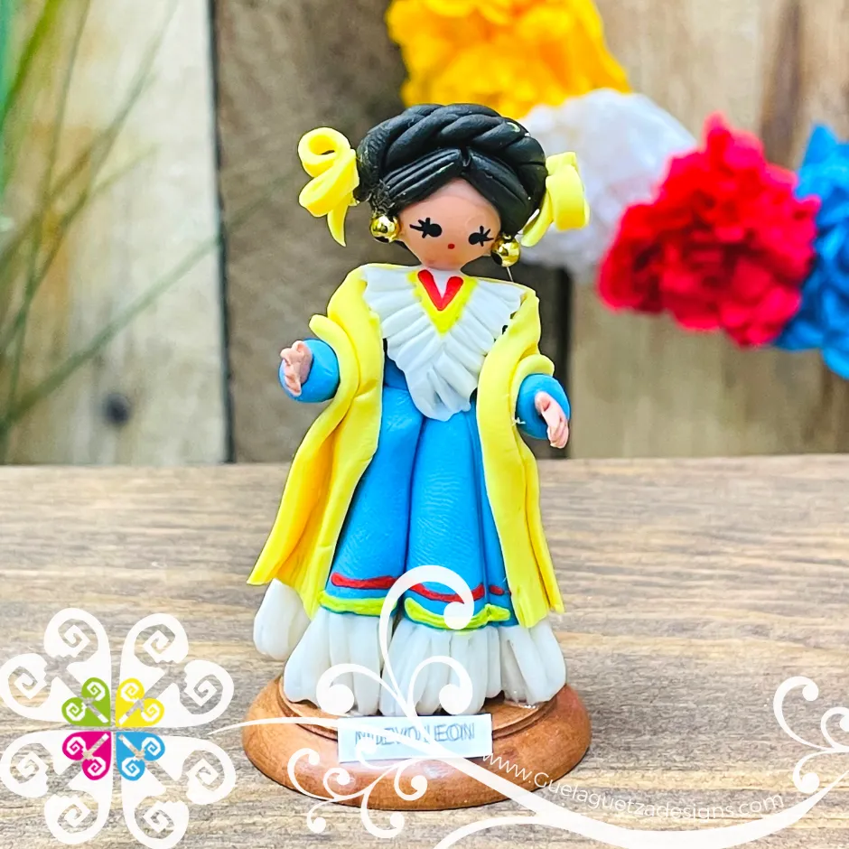 19- Nuevo Leon Little Doll Figurine - Fondant Doll