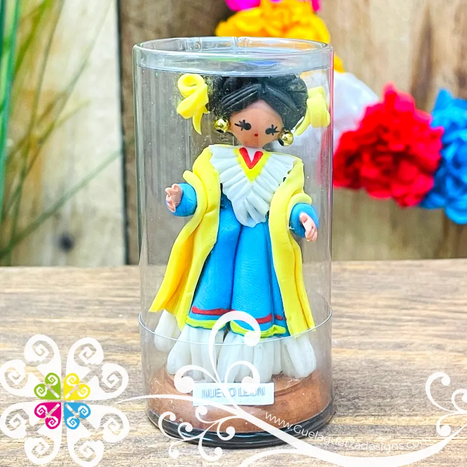 19- Nuevo Leon Little Doll Figurine - Fondant Doll