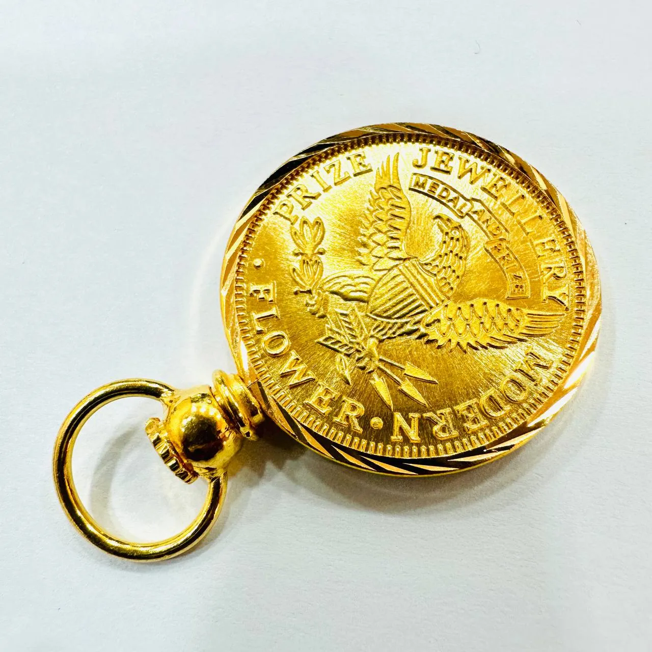 22k / 916 gold Queen Elizabeth Coin with Frame pendant