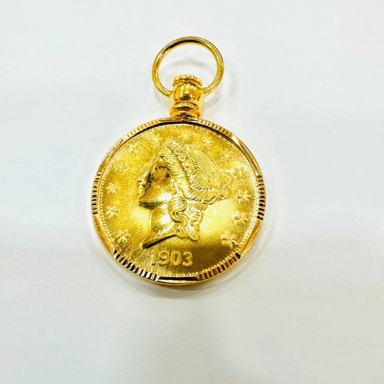 22k / 916 gold Queen Elizabeth Coin with Frame pendant