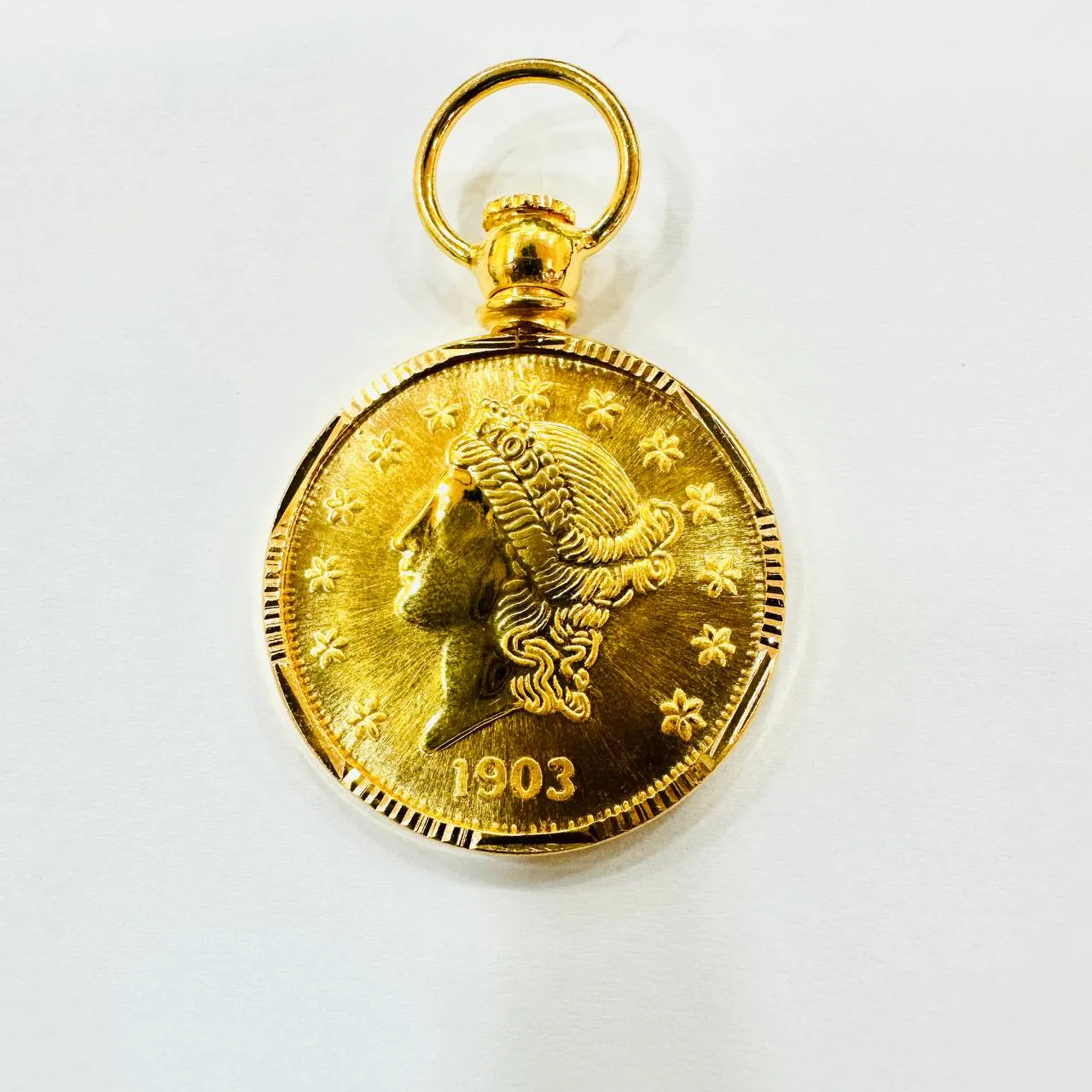 22k / 916 gold Queen Elizabeth Coin with Frame pendant