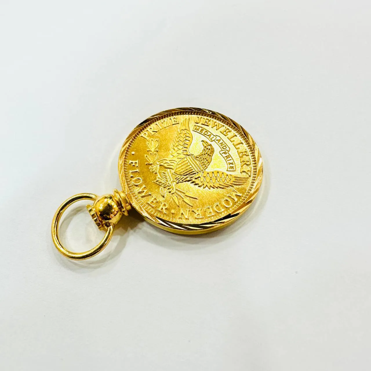 22k / 916 gold Queen Elizabeth Coin with Frame pendant