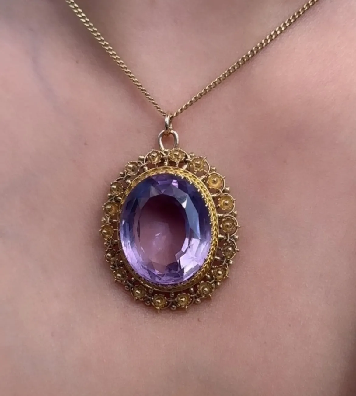 Large vintage amethyst pendant in 14 carat gold